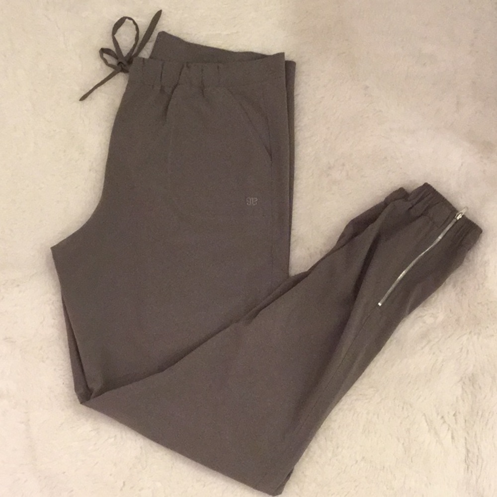 Misty Gray Albion jetsetter joggers.